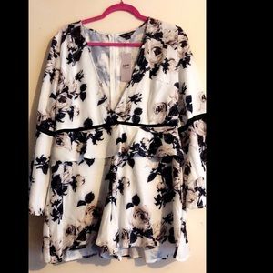 🌸BRAND NEW FLORAL ROMPER🌸 NWT